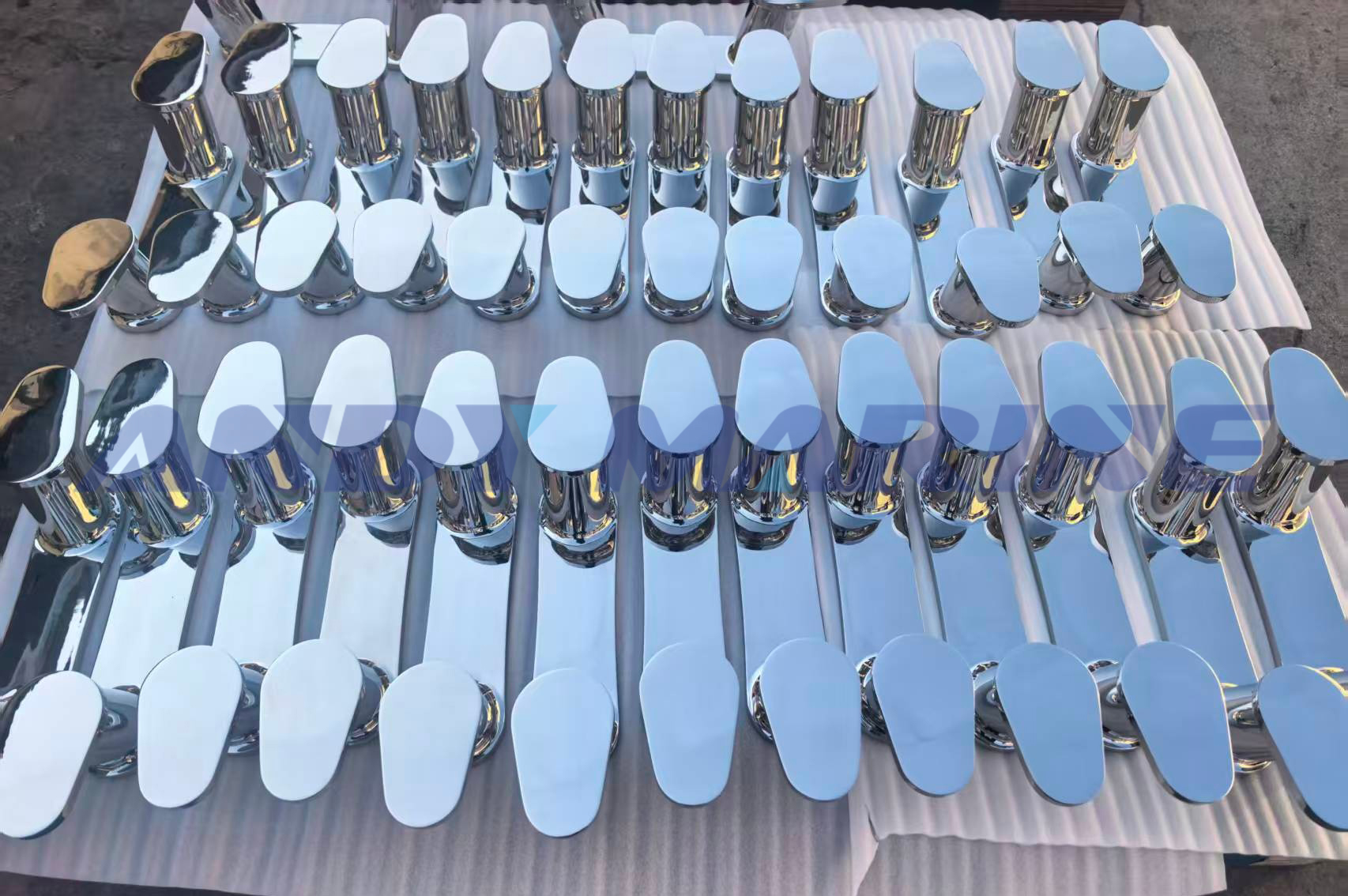 Andy Marinek errendimendu handiko 316 altzairu herdoilgaitzezko bolardoa eskaintzen du